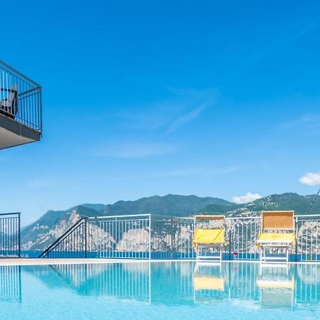 Hotel Casa Marinella Мальчезіне Екстер'єр фото