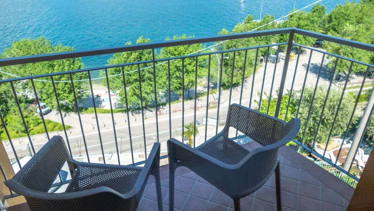 Hotel Casa Marinella Мальчезіне Екстер'єр фото