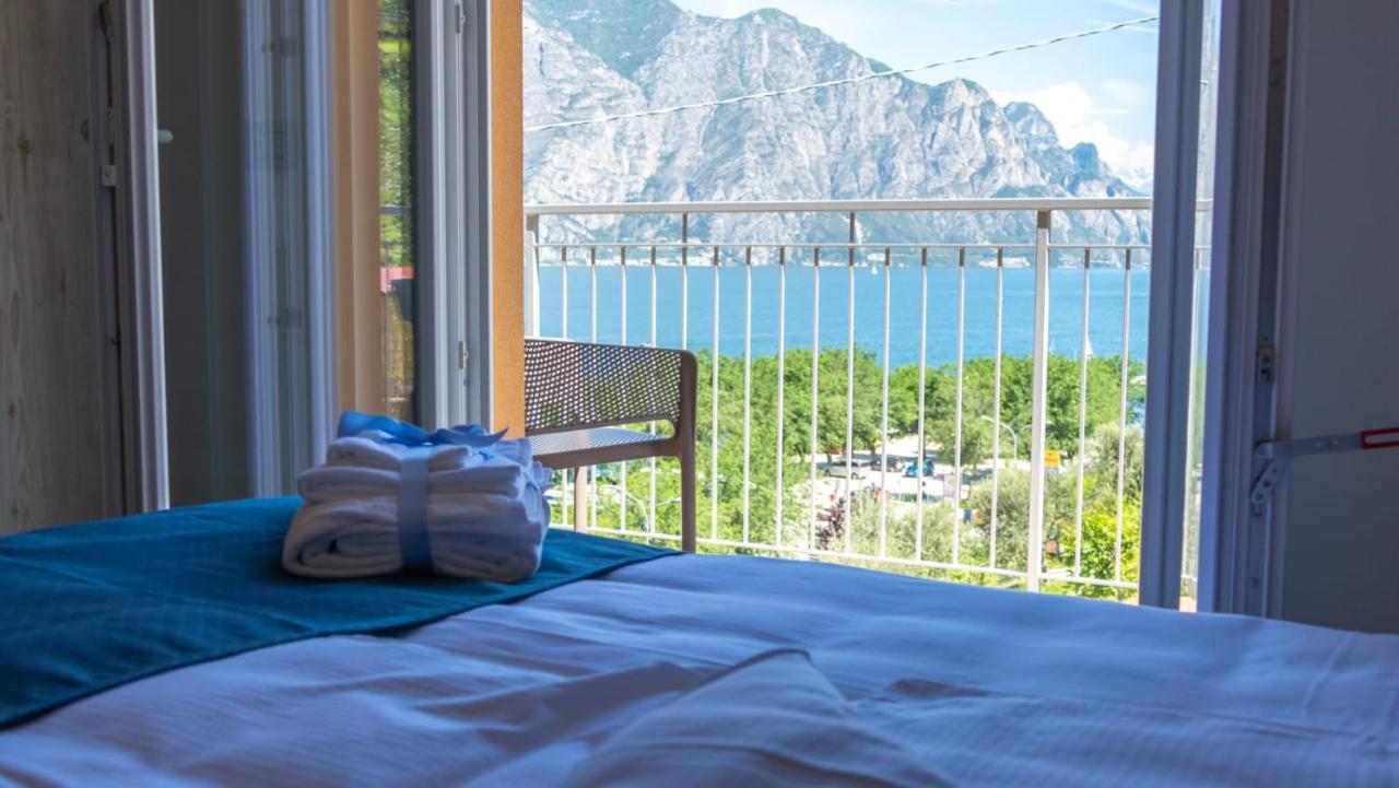 Hotel Casa Marinella Мальчезіне Екстер'єр фото