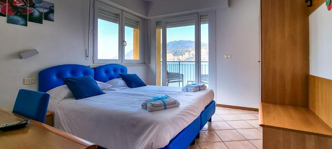 Hotel Casa Marinella Мальчезіне Екстер'єр фото