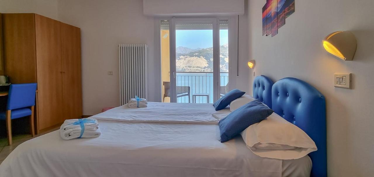 Hotel Casa Marinella Мальчезіне Екстер'єр фото