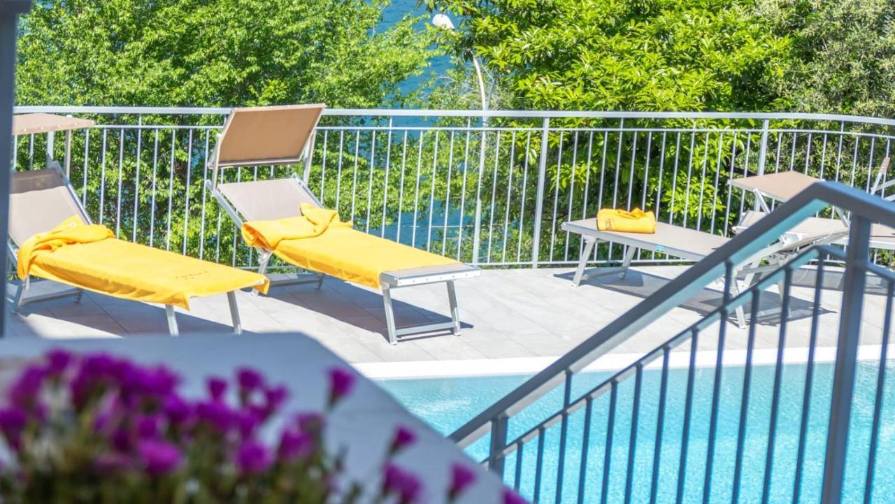 Hotel Casa Marinella Мальчезіне Екстер'єр фото