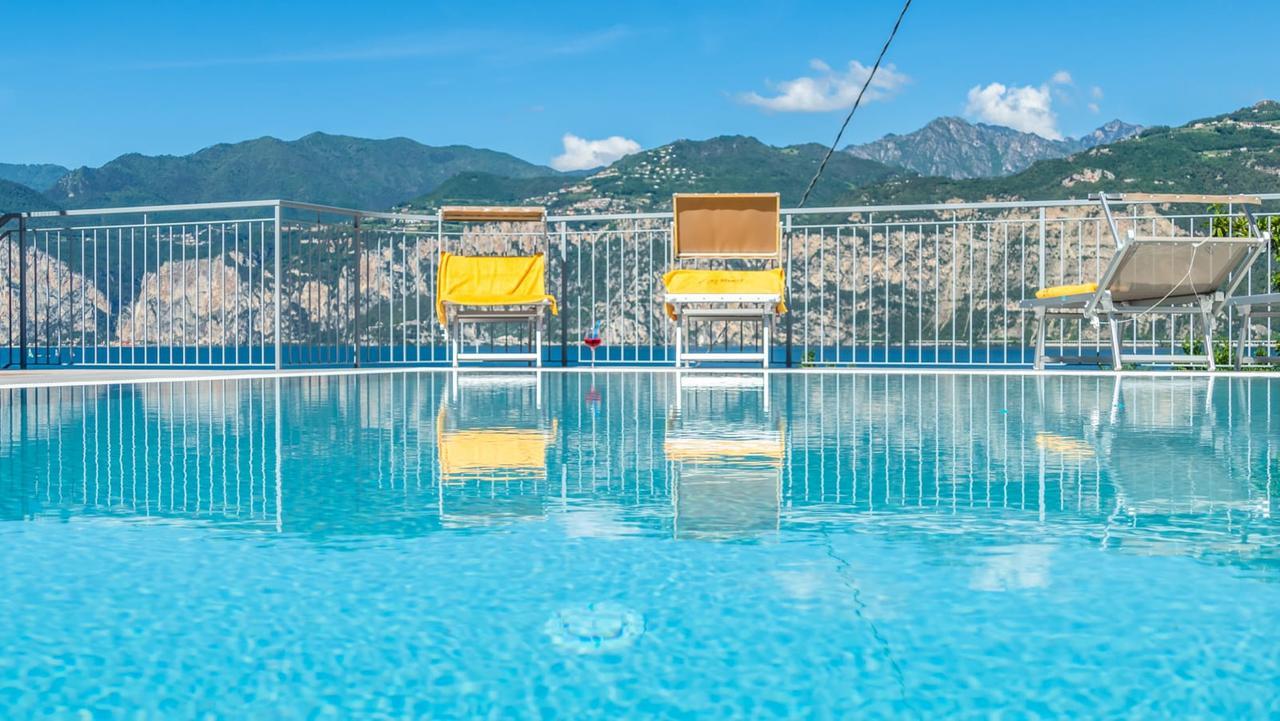 Hotel Casa Marinella Мальчезіне Екстер'єр фото