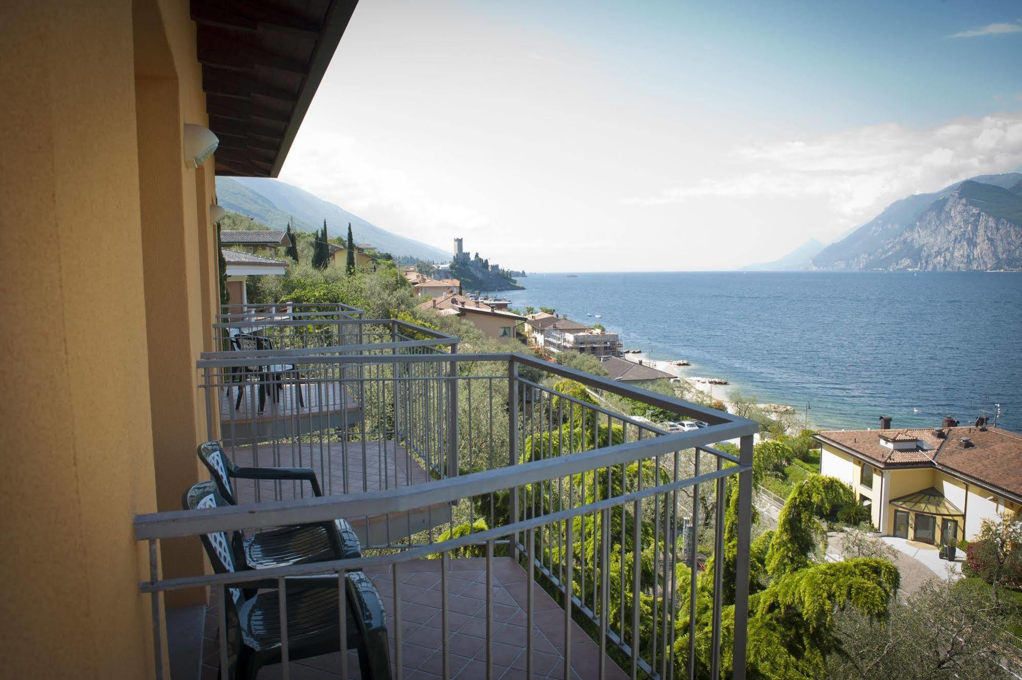 Hotel Casa Marinella Мальчезіне Екстер'єр фото