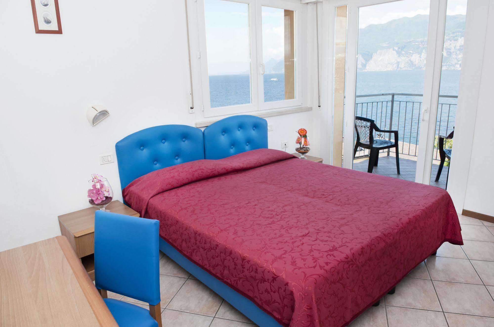 Hotel Casa Marinella Мальчезіне Екстер'єр фото